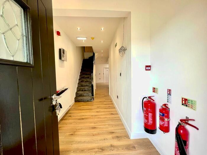 10 Bedroom End Of Terrace House To Rent In Shaftesbury Avenue, Hayes, UB4