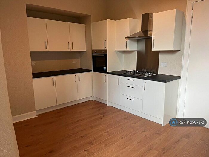 3 Bedroom Flat To Rent In Great Western Road, Glasgow, G4