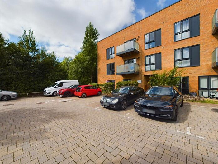 1 Bedroom Flat For Sale In Brooks Mews, Aylesbury, Buckinghamshire, HP19