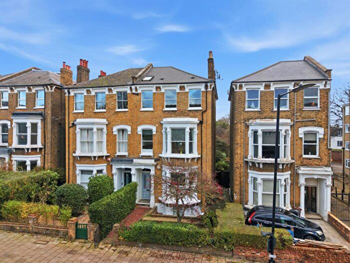 2 Bedroom Flat For Sale In Green Lanes, N4