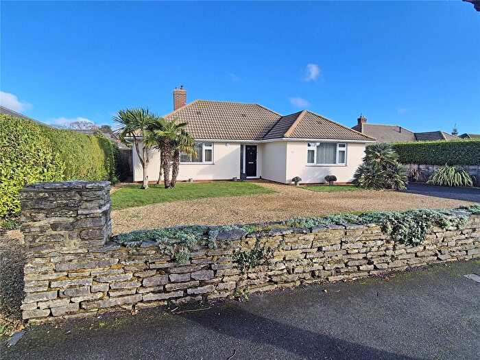 2 Bedroom Bungalow For Sale In Crossmead Avenue, New Milton, Hampshire, BH25