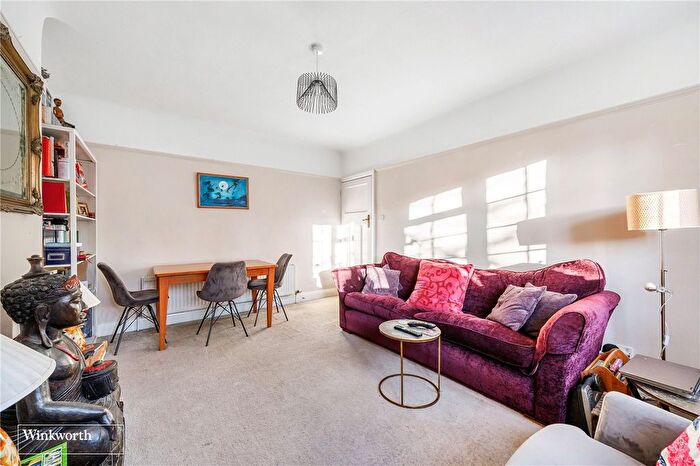 3 Bedroom Flat To Rent In Gloucester Court, Kew Road, Kew, TW9