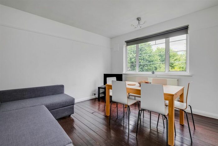 3 Bedroom Flat To Rent In St Catherines Court, Bedford Road, Chiswick, W4