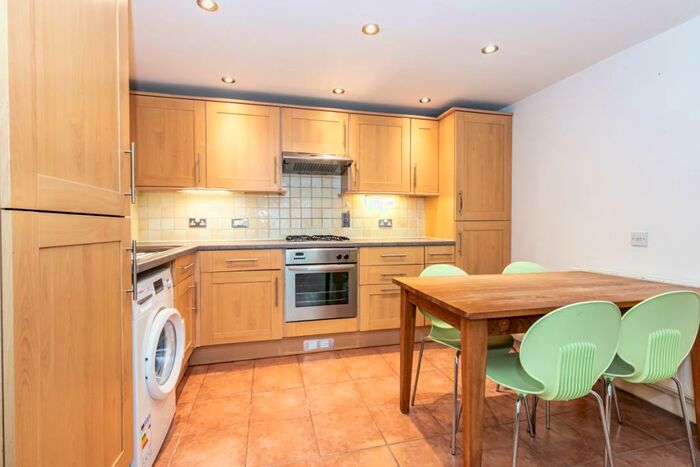 1 Bedroom Apartment To Rent In Stephen Road, Headington, OX3