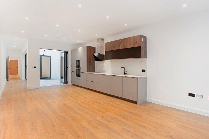 1 Bedroom Flat For Sale In Cranmer Avenue, Northfields, Ealing, W13