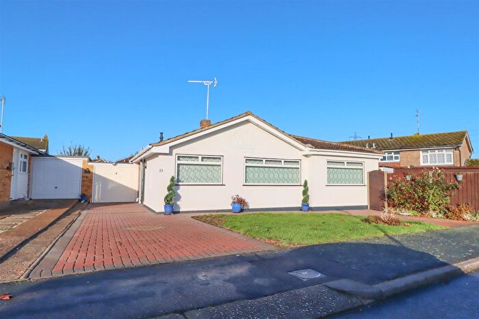4 Bedroom Detached Bungalow For Sale In Warren Drive, Wickford, SS11