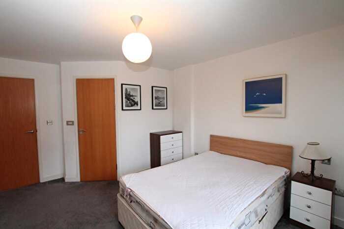 2 Bedroom Apartment To Rent In Queens Court, HU1