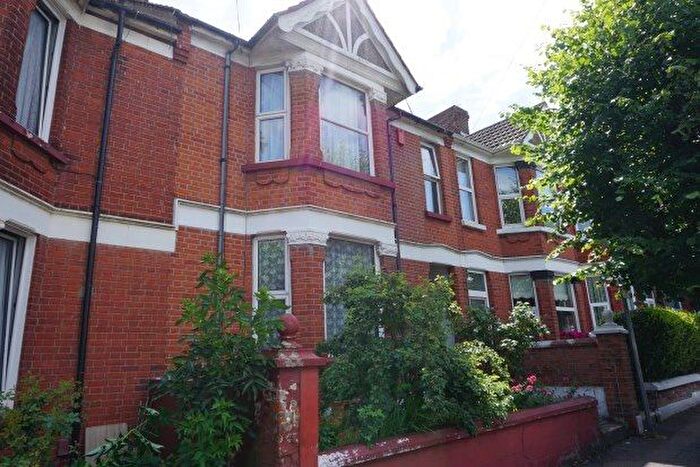 2 Bedroom Flat To Rent In Rock Avenue, Gillingham, ME7