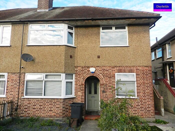 2 Bedroom Ground Maisonette To Rent In Canonbury Road, London, EN1