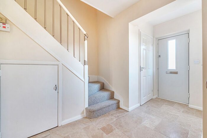 4 Bedroom Detached House For Sale In Amberley Drive, Twyford, Reading, Berkshire, RG10
