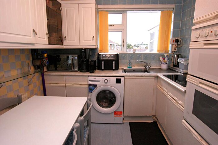 2 Bedroom Bungalow For Sale In Southlands Avenue, Corfe Mullen, BH21
