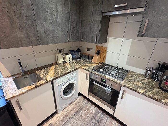 1 Bedroom Flat To Rent In Cambridge Heath Road, Hackney, E2