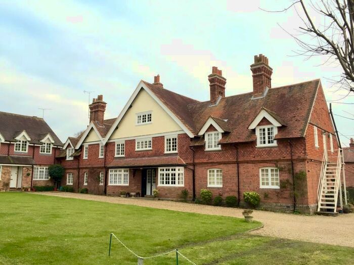 2 Bedroom Flat To Rent In Backsideans, Wargrave, RG10