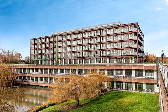 1 Bedroom Flat For Sale In Lake Shore Drive, Bristol, BS13