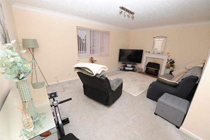 4 Bedroom Flat For Sale In Hazelcroft, Eccleshill, BD2
