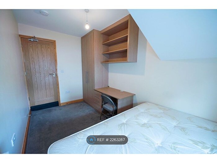 6 Bedroom Terraced House To Rent In De Beauvoir Road, Reading, RG1