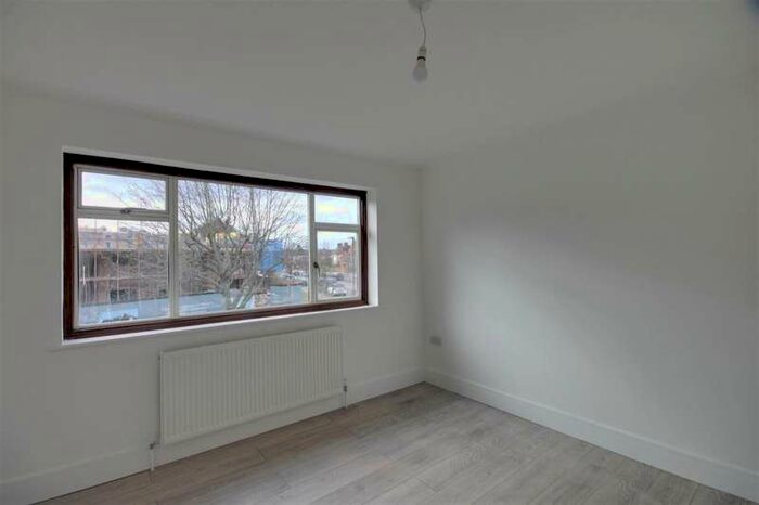 2 Bedroom Maisonette Flat To Rent In Putney Road, Enfield, EN3