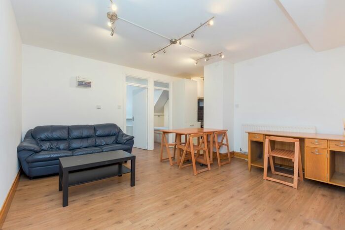2 Bedroom Flat To Rent In Nevern Place, London, SW5