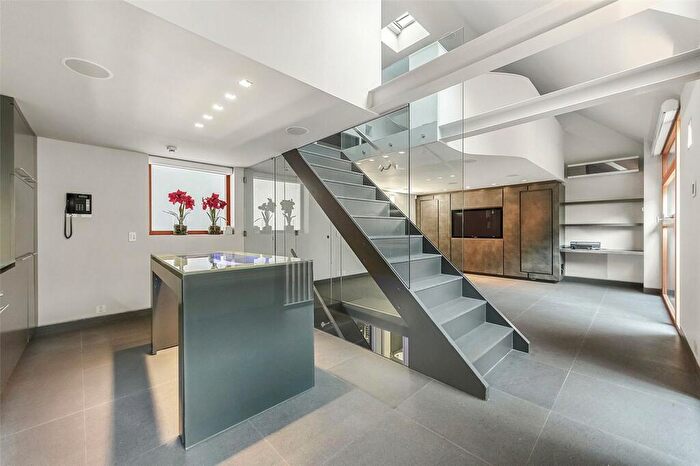 2 Bedroom Mews To Rent In Park Square Mews, Regent's Park, London, NW1