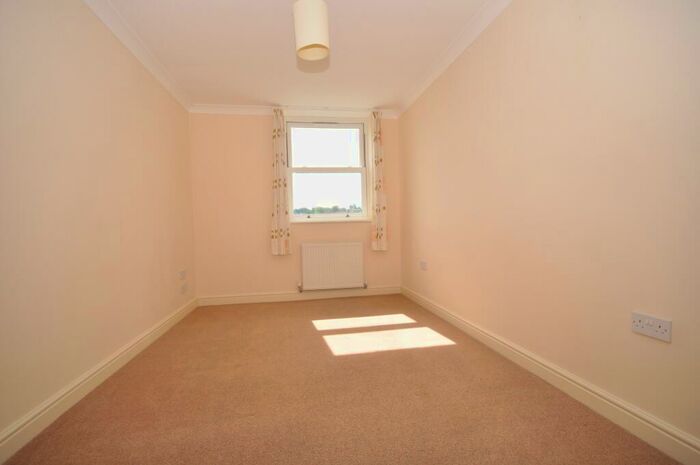 2 Bedroom Apartment To Rent In Crow Lane, Rochester, ME1