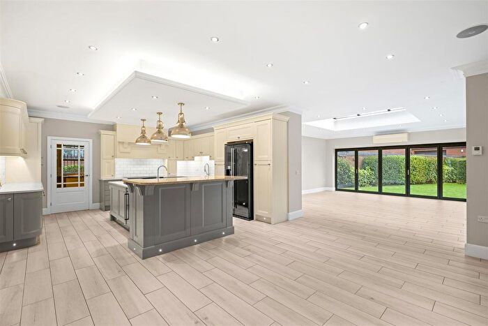 5 Bedroom Detached House For Sale In Torksey Lock, Lincoln, LN1
