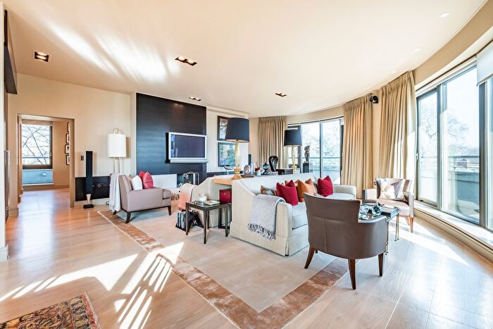 3 Bedroom Flat To Rent In Thornwood Gardens, London, W8