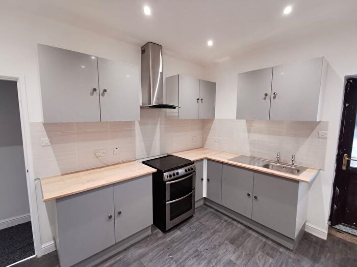 3 Bedroom Maisonette To Rent In Sheffield Road, Chesterfield, S41
