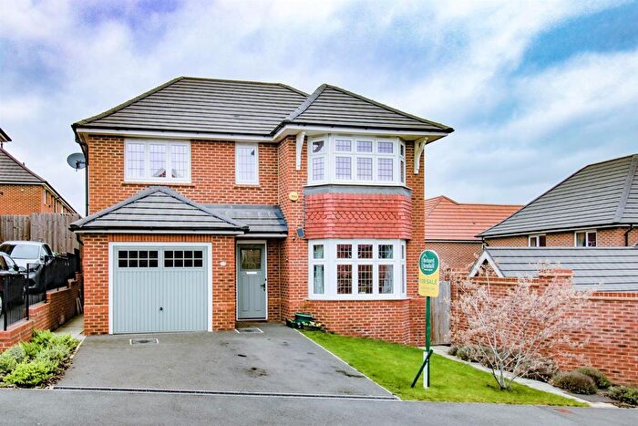 4 Bedroom Detached House For Sale In Swithens Close, Wakefield, WF1