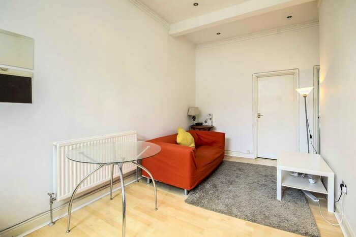 2 Bedroom Flat To Rent In Belgrave Road, London, SW1V