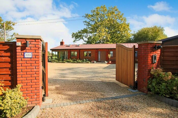 4 Bedroom Detached House For Sale In Copthorne Road, RH19