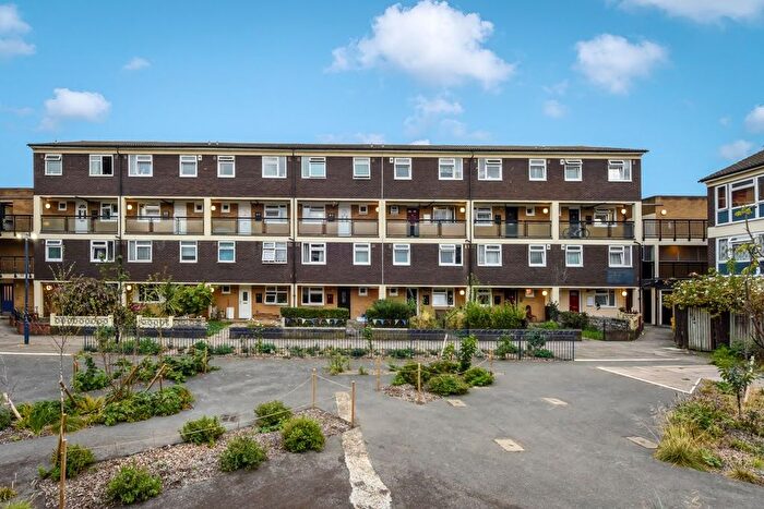 5 Bedroom Flat To Rent In Ambrose Walk, London, E3