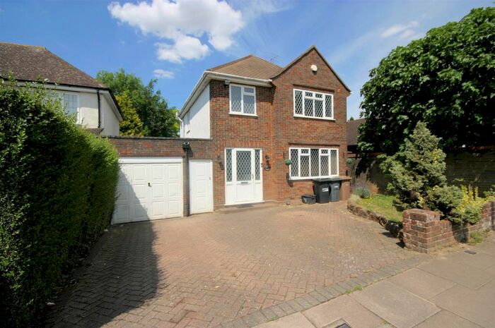 3 Bedroom Detached House To Rent In Barnfield Avenue, Luton, LU2