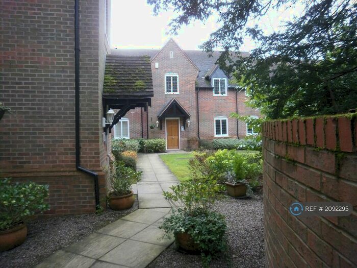 2 Bedroom Penthouse To Rent In Forhill Court, Birmingham, B38