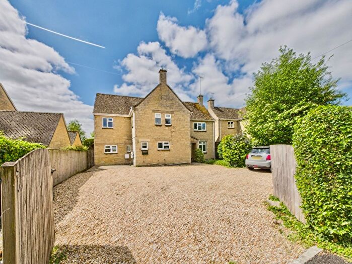 4 Bedroom Detached House For Sale In Shipton Road, Milton-Under-Wychwood, OX7