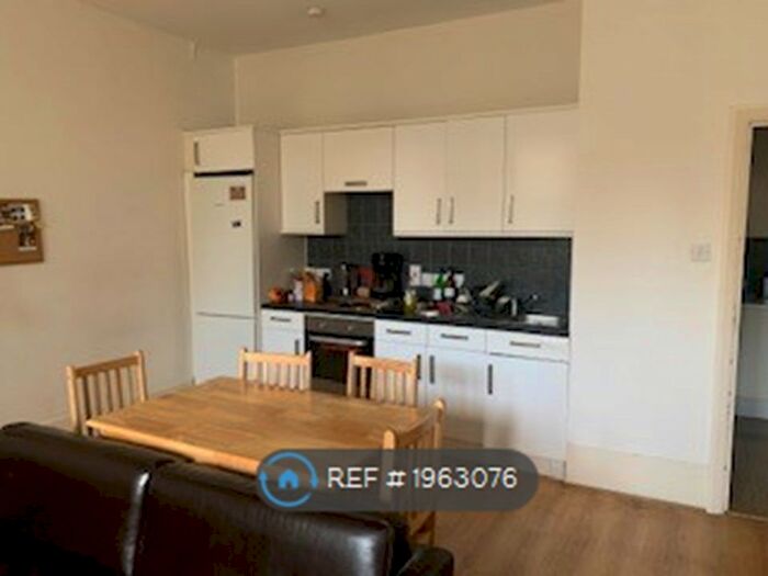 2 Bedroom Flat To Rent In Carlton Drive, London, SW15