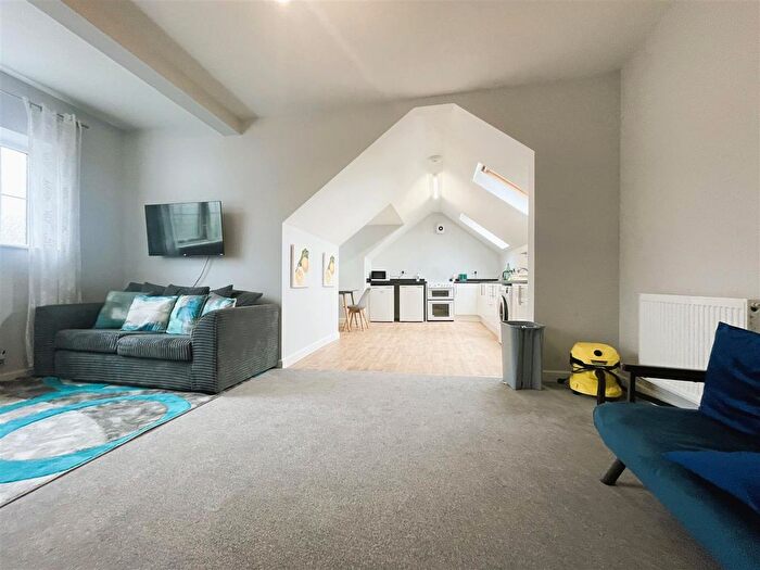 2 Bedroom Flat To Rent In North Street, Rochester, ME2