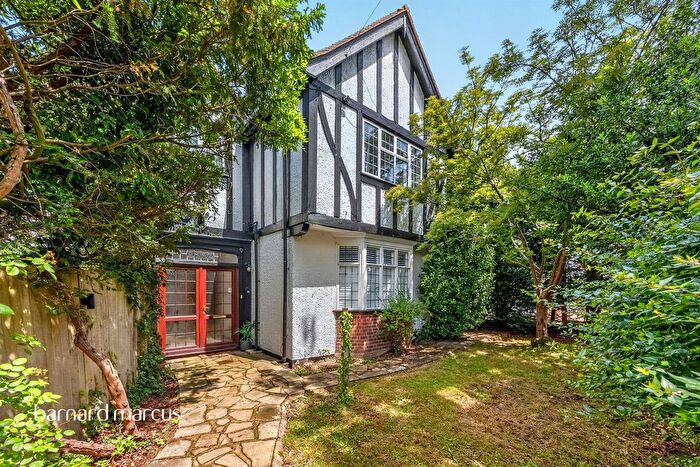 4 Bedroom Detached House For Sale In Whitgift Avenue, South Croydon, CR2