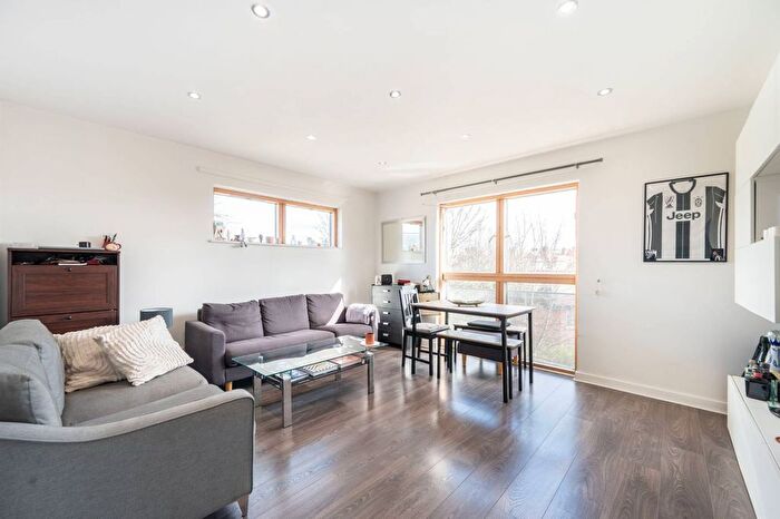 1 Bedroom Flat For Sale In Station Parade, Willesden Green, London, NW2