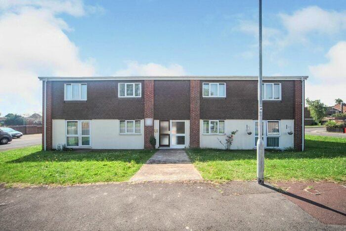 2 Bedroom Flat To Rent In Juniper Road, Taunton TA1