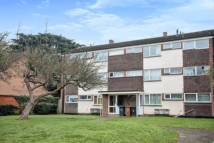 2 Bedroom Flat To Rent In Cliftonville Court, Abington, Northampton, NN1