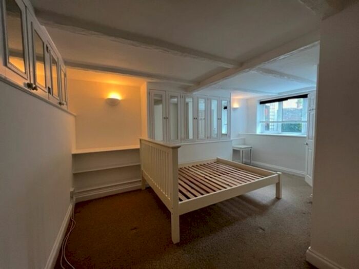 1 Bedroom Maisonette To Rent In Denmark Hill, Camberwell, London, SE5