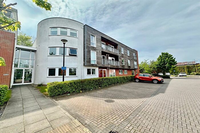 2 Bedroom Flat To Rent In Romana Square, Altrincham, WA14