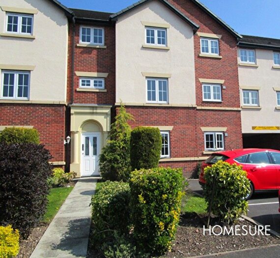 2 Bedroom Flat To Rent In Redoaks Way, Halewood, Liverpool, L26