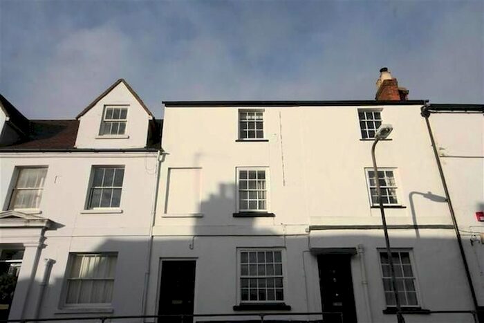 2 Bedroom Town House To Rent In Well Street, Buckingham, MK18