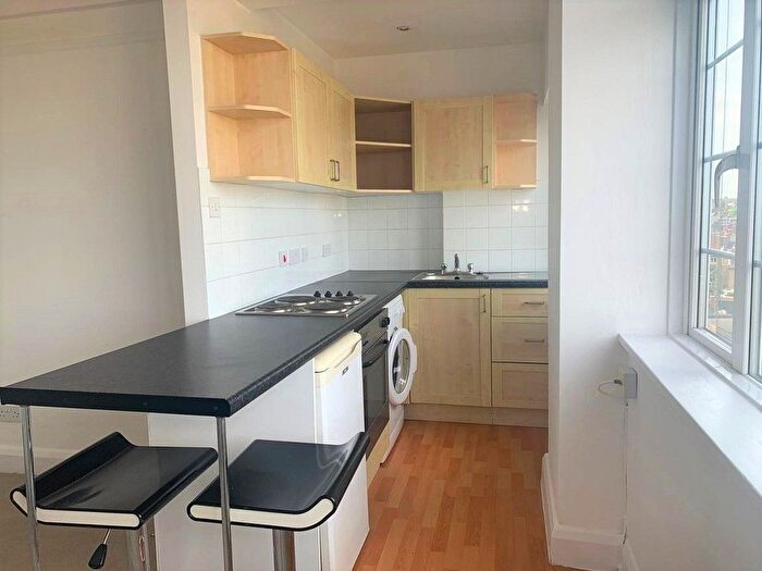 Studio To Rent In Balham High Road, London, SW17
