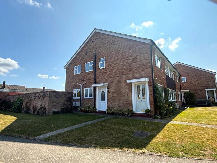 2 Bedroom Maisonette For Sale In Ladycroft Way, Farnborough Village, BR6