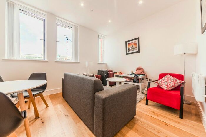 Studio To Rent In Craneshaw House, Douglas Road, Hounslow, TW3