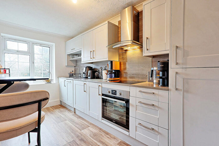 2 Bedroom Apartment For Sale In Canon Court, Basildon, SS13