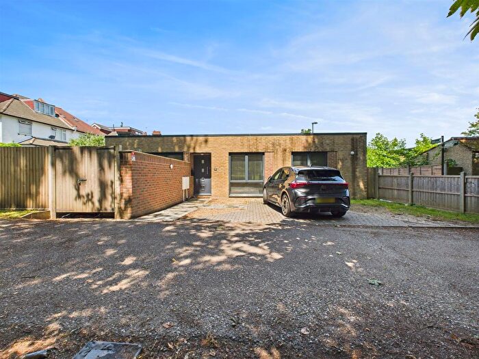 2 Bedroom Detached Bungalow To Rent In Haling Grove, South Croydon, CR2