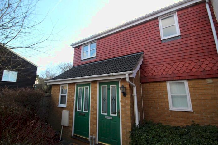 1 Bedroom Maisonette To Rent In Kings Chase, Brentwood, CM14
